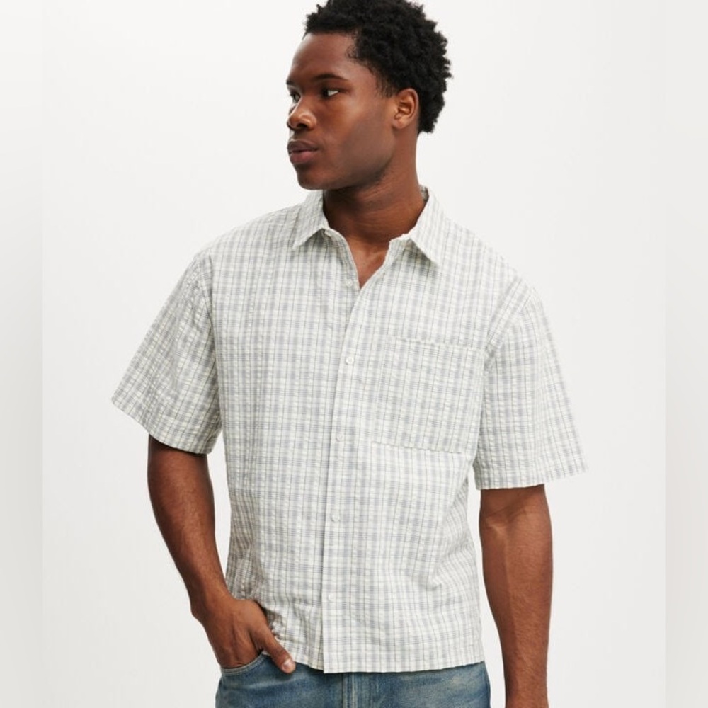 NWT Cotton On Men’s Darcy shirt sleeve button- up shirt size Small